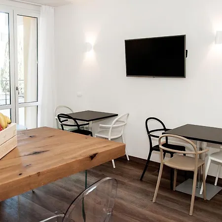 Homy Bed & Breakfast 2*