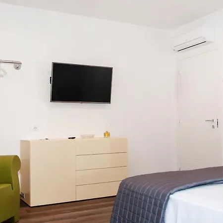 Homy Bed & Breakfast 2*